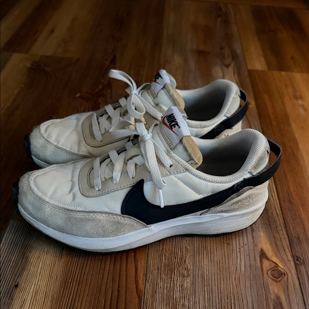 Nike Women’s White and Black Low-Top Athletic Sneakers